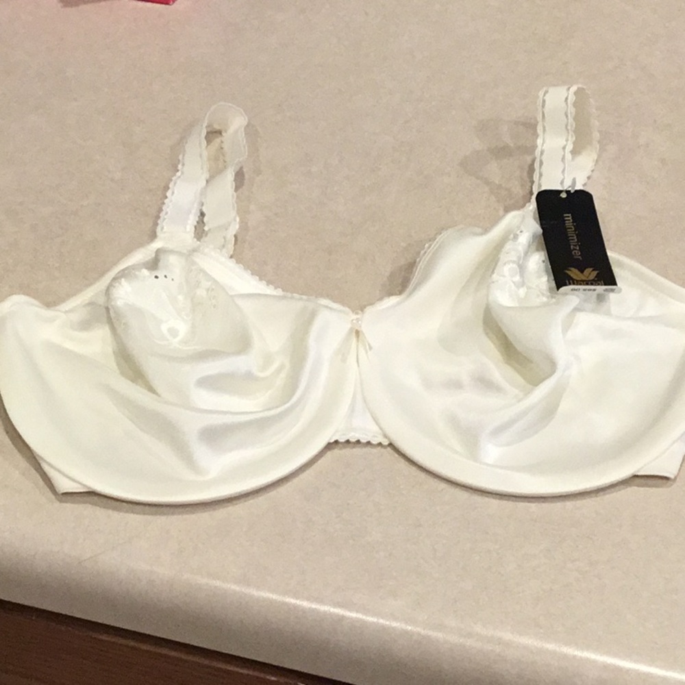BNWT 36DDD minimizer.  Off white